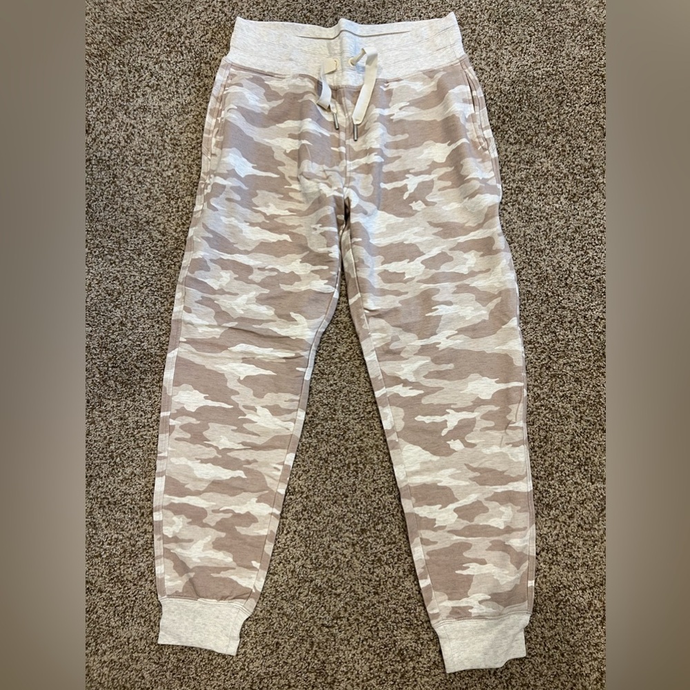 EUC Athleta Balance Printed Jogger neutral colored camo design.